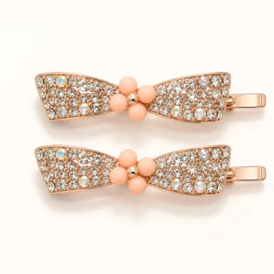 Conjunto de dois ganchos ouro rosa com laço de cristais e centro coral