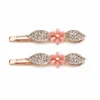 Conjunto de dois ganchos ouro rosa com cristais e flor coral