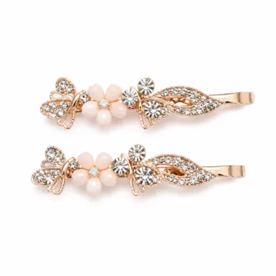 Conjunto de dois ganchos ouro rosa com borboletas de cristais e flor