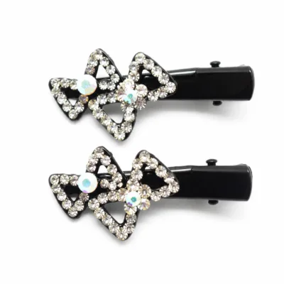 Conjunto de dois ganchos pretos com laço de strass em fundo branco