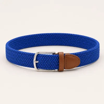 Cinto elástico entrançado azul-royal com fivela prateada