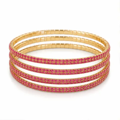 Conjunto de quatro pulseiras douradas com cristais rosa vivo