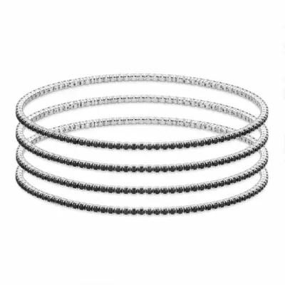 Conjunto de quatro pulseiras prateadas com cristais pretos