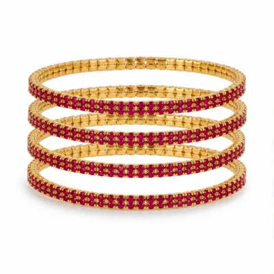 Conjunto de quatro pulseiras douradas com cristais vermelhos