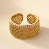 Anel Ajustável Texturado com Zircónias-Dourado — Dourado com zircónias