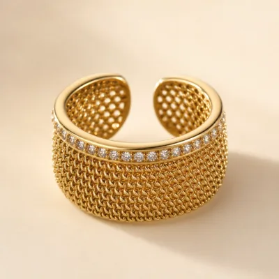 Anel Ajustável Texturado com Zircónias-Dourado — Dourado com zircónias