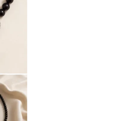 Colar Comprido de Pérolas Pretas com Medalha — Preto / Prateado, 120 cm
