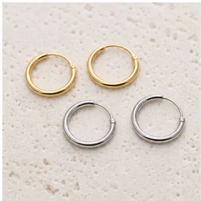 Brincos de argola pequenos e lisos em dourado e prateado, 15 mm