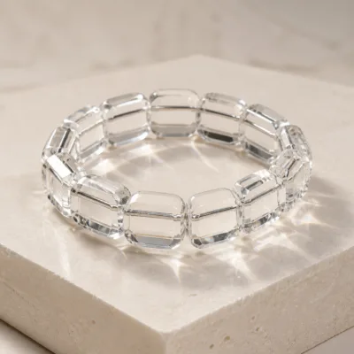 Pulseira transparente de contas retangulares de vidro facetado