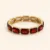 C — Dourada com vidro vermelho