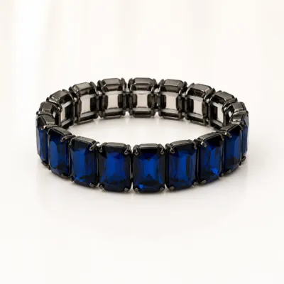 Modelo K azul-safira da pulseira elástica com cristais retangulares