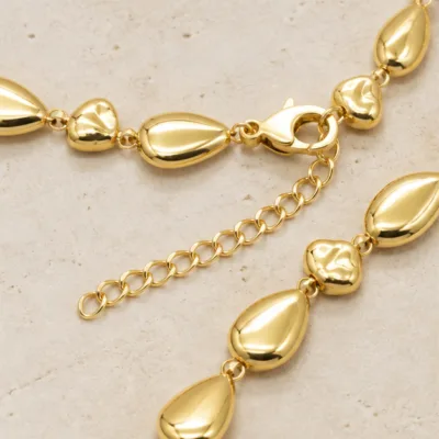 Close-up of teardrop links and extension chain 70669-06-2