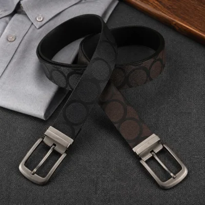 Cintos com padrão circular numa composição elegante