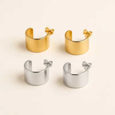 Pares de brincos de argola largos em dourado e prateado