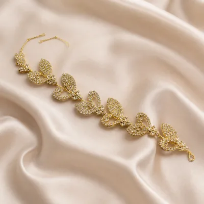 Acessório dourado de cabelo para noiva com folhas e zircónias