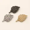 Alfinetes folha com cristais em preto, multicolor e dourado