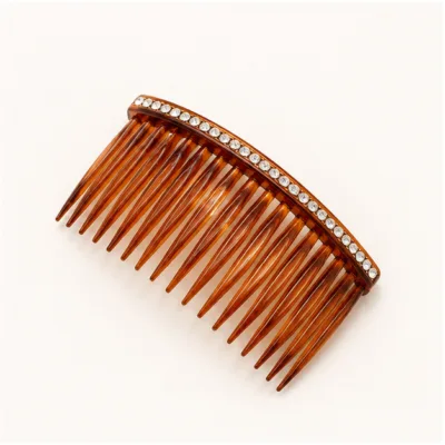 Travessa pequena de cabelo castanha com 24 dentes e strass