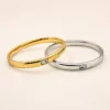 Pulseiras rígidas dourada e prateada com zircónia quadrada
