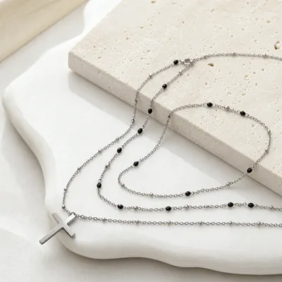 Colar Prateado de Duas Correntes com Cruz | 84724-03, 84724-03