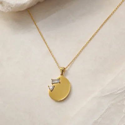 Colar Dourado com Medalha e Cristais, 84801-01