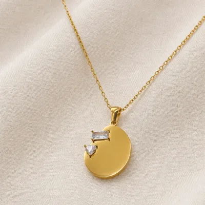 Colar Dourado com Medalha e Cristais, 84801-01