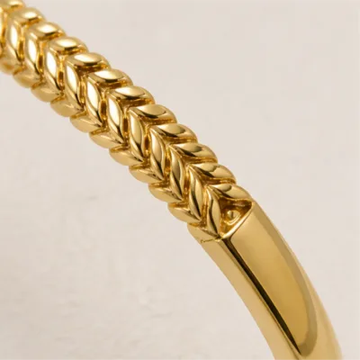 Close view of braided wheat texture on bangle 84826