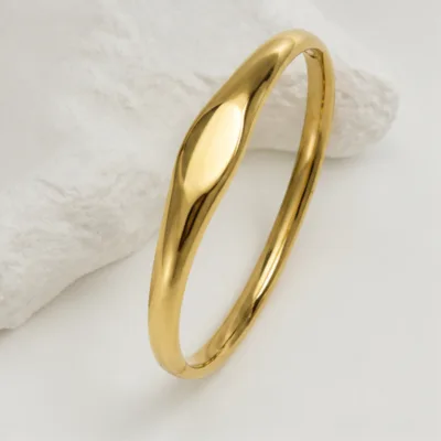 Pulseira Rígida Lisa com Centro Oval — Dourado