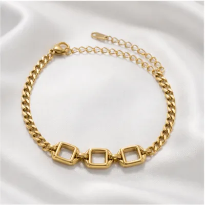 Pulseira de Aço com Três Elos Quadrados Abertos — Dourado
