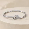 Pulseira Rígida Aberta Prateada com Detalhe de Cristais — Prateado