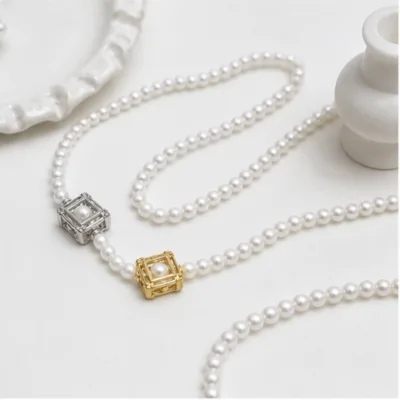 Pearl necklaces with square openwork pendants 84988-03