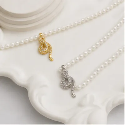 Pearl necklaces with teardrop knot pendants 84989-02
