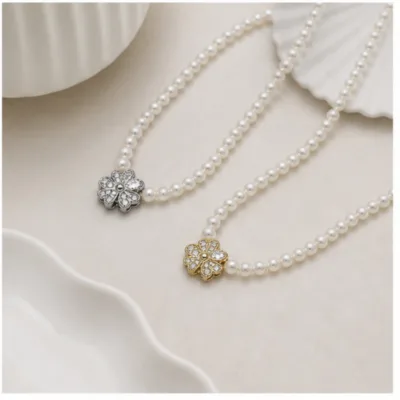 Pearl necklaces with floral clover pendants 84989-04