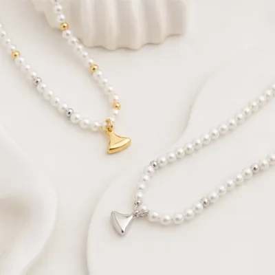 Pearl necklaces with minimalist V pendants 84990-02