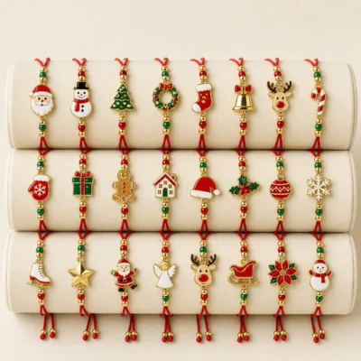 Conjunto completo de 24 pulseiras de Natal com pendentes coloridos