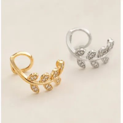 Brincos Ear Cuff Folha com Cristais | Dourado ou Prateado — Prateado