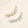 Ear cuffs de folhas com cristais em dourado e prateado