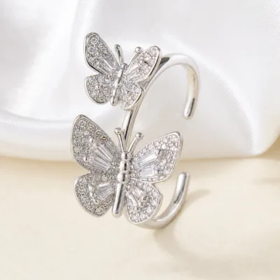Brincos Ear Cuff Borboletas com Cristais | Dourado ou Prateado — Prateado