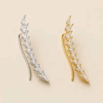 Ear climbers geométricos com cristais em prateado e dourado