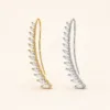 Ear climbers de folhas com cristais em dourado e prateado