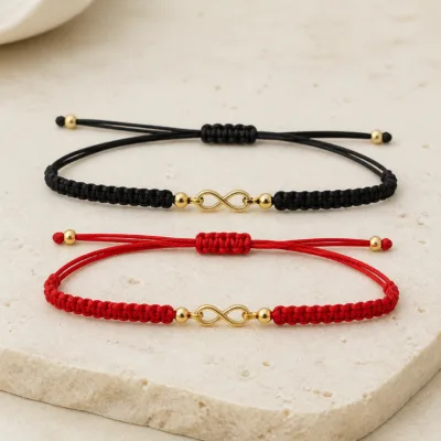 Pulseiras ajustáveis preta e vermelha com símbolo do infinito dourado