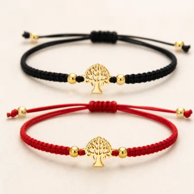 Detalhe da Árvore da Vida, contas douradas e nós das pulseiras