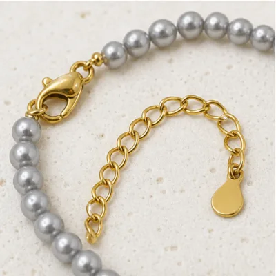 Close-up of 4 mm pearl bracelet clasp and chain 85081-02
