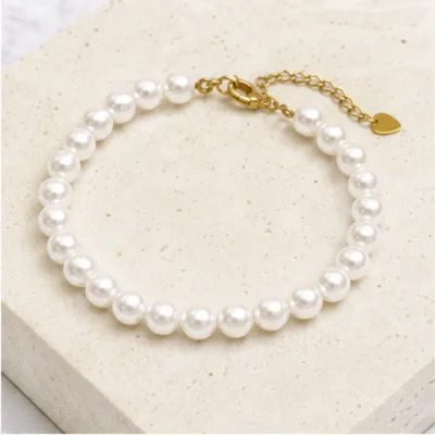 Pulseira de Pérolas Brancas de 6 mm com Corrente Dourada — Modelo B