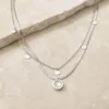 Colar prateado em camadas com pendente branco 85200-01-5