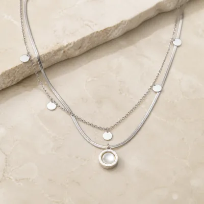 Colar prateado em camadas com pendente branco 85200-01-5