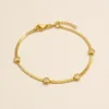 Pulseira Dourada de Corrente Plana com Quatro Cristais — Dourado