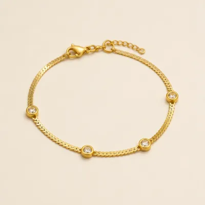 Pulseira Dourada de Corrente Plana com Quatro Cristais — Dourado