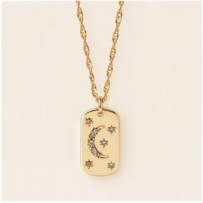 Colar Medalha com Lua Crescente e Cristais — Dourado