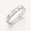 Bracelete prateado Modelo A com trevos e cristais