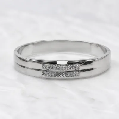 Bracelete Modelo B prateado duplo com barra de cristais